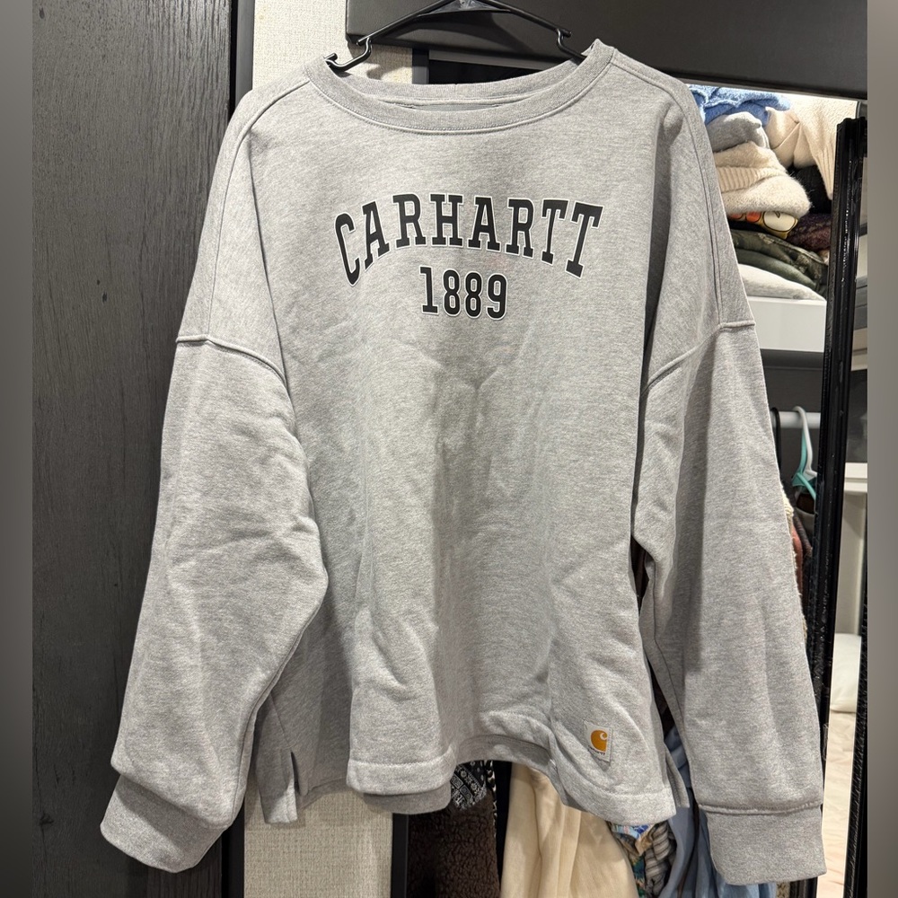 Women Carhartt crewneck #women #carhartt #crewneck